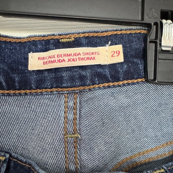 Levi's Bermuda Shorts - Picture 3 of 3